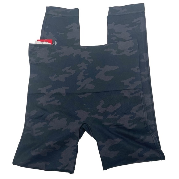 Spanx Look at Me Now Womens Size Medium Seamless Cropped Leggings Black Camo NWT - Picture 13 of 13